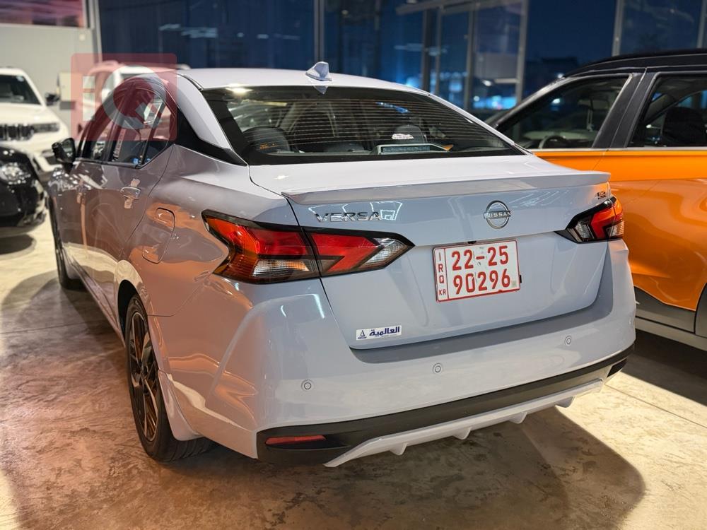 نيسان فيرسا